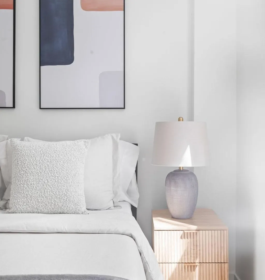 뉴욕 Minimalist Charm 2Br 1Bath 아파트