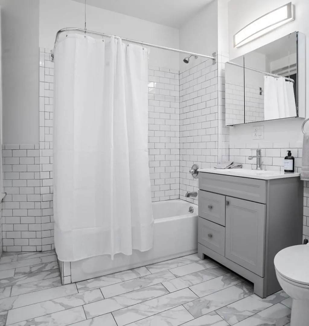 뉴욕 Minimalist Charm 2Br 1Bath 아파트
