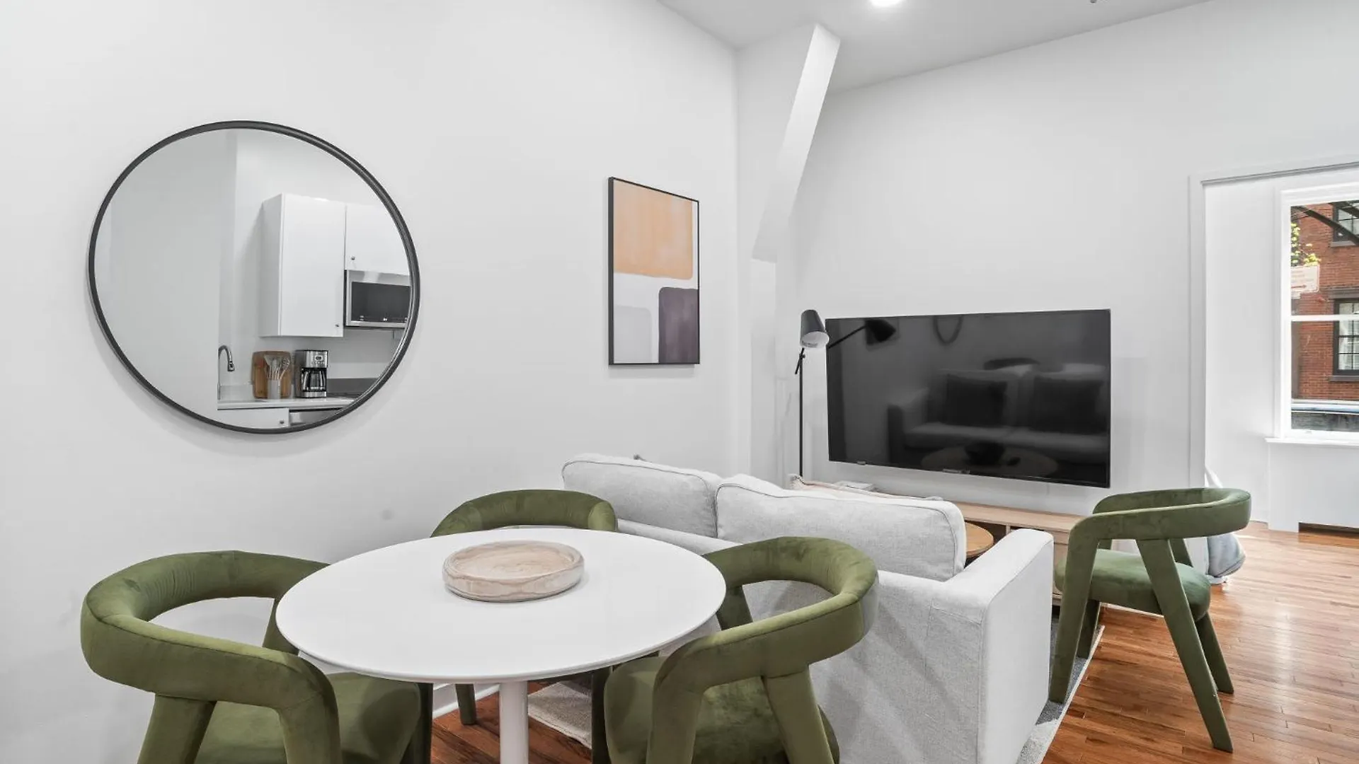 뉴욕 Minimalist Charm 2Br 1Bath 아파트