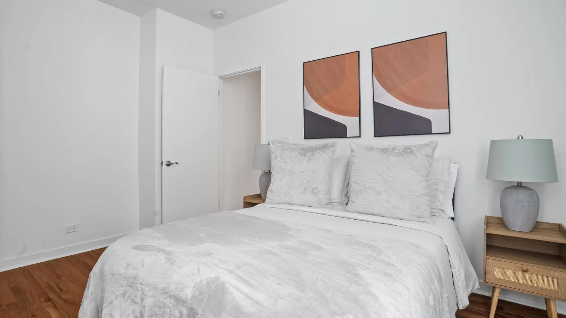 뉴욕 Minimalist Charm 2Br 1Bath 아파트 0*,  미국