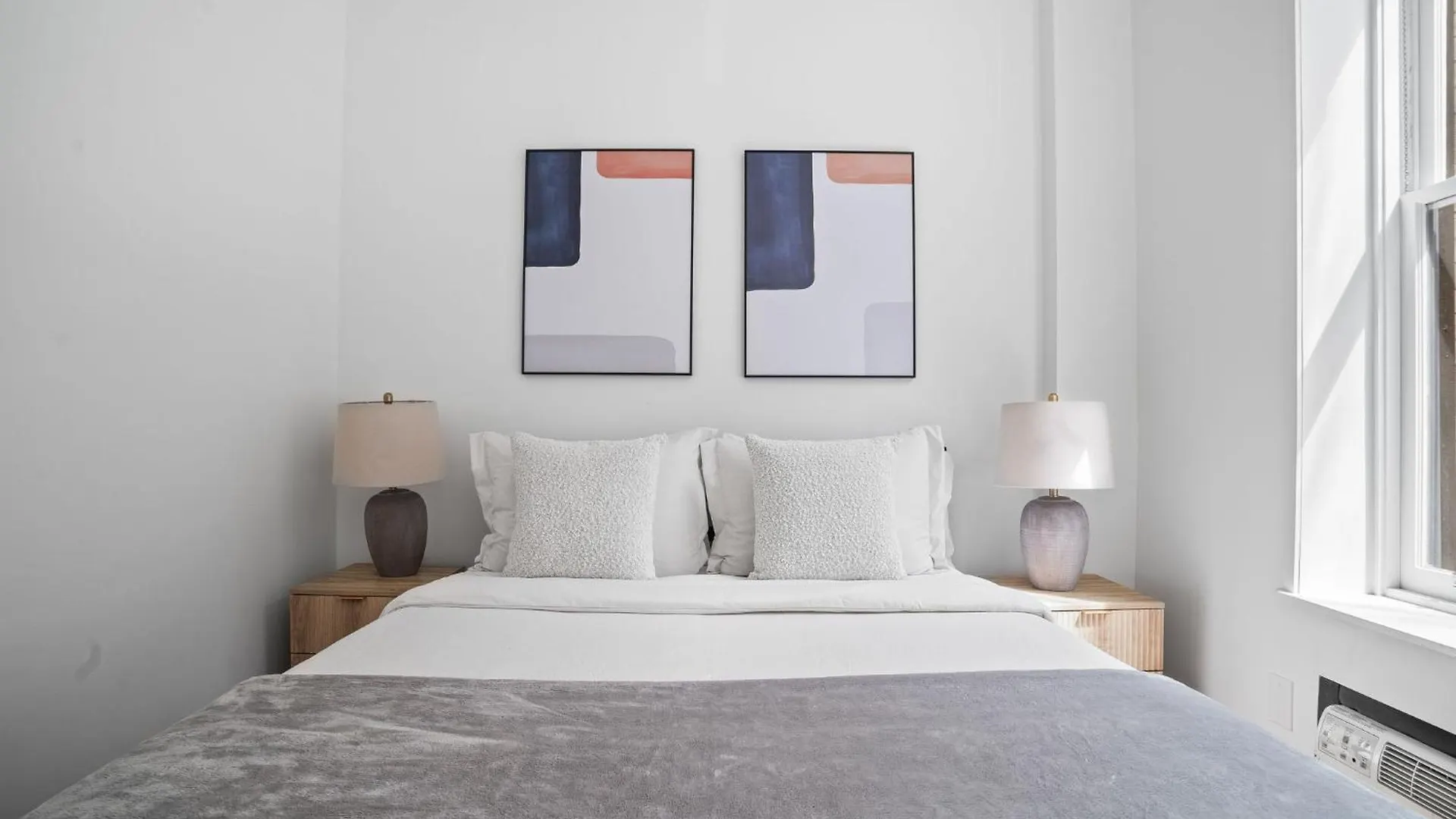 뉴욕 Minimalist Charm 2Br 1Bath 아파트