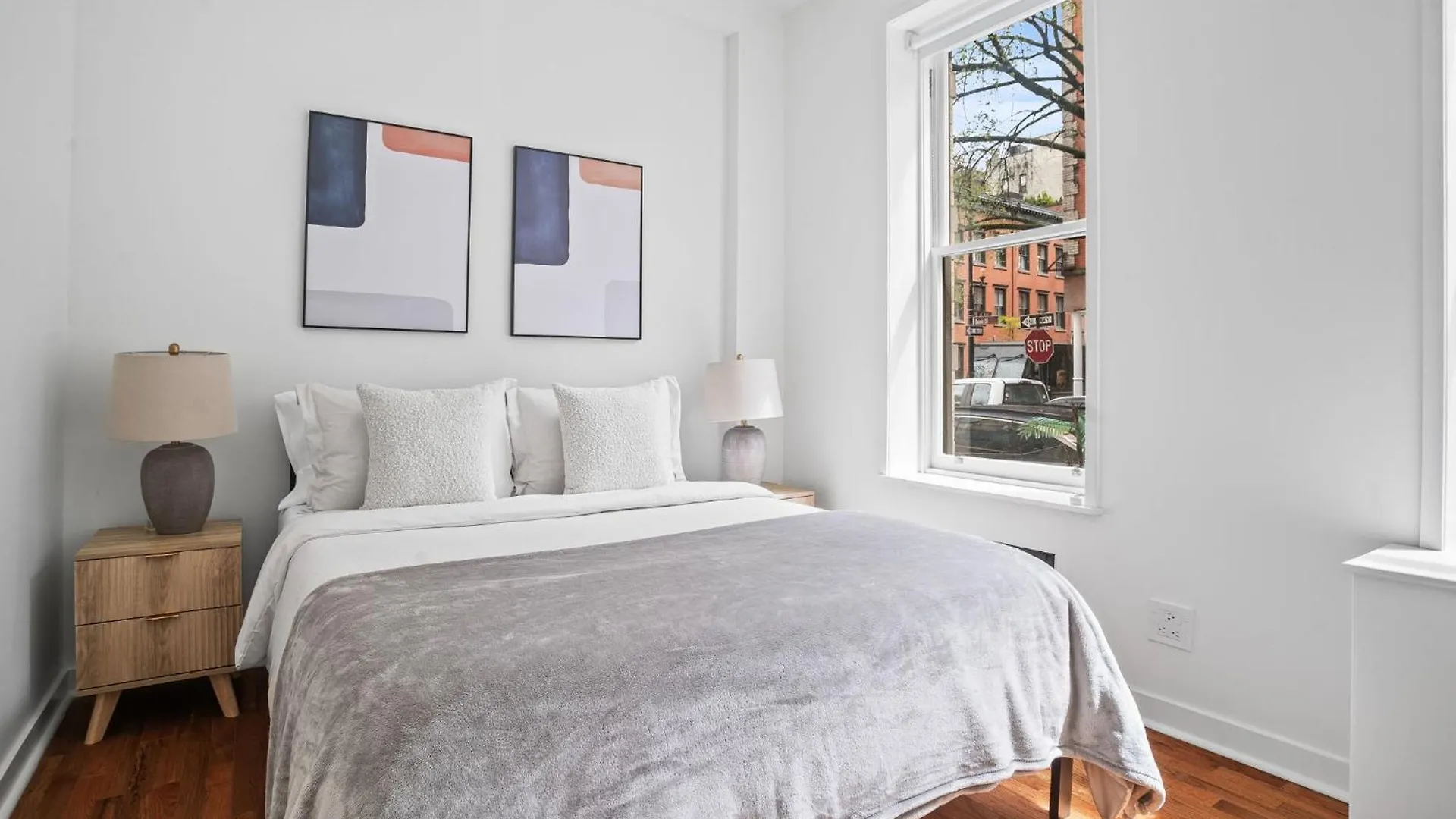 뉴욕 Minimalist Charm 2Br 1Bath 아파트