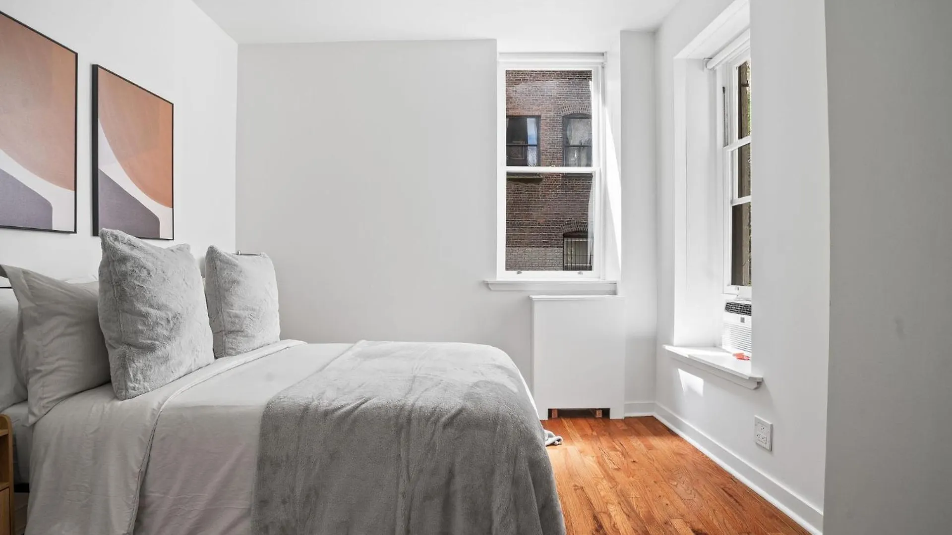 뉴욕 Minimalist Charm 2Br 1Bath 아파트 0*,