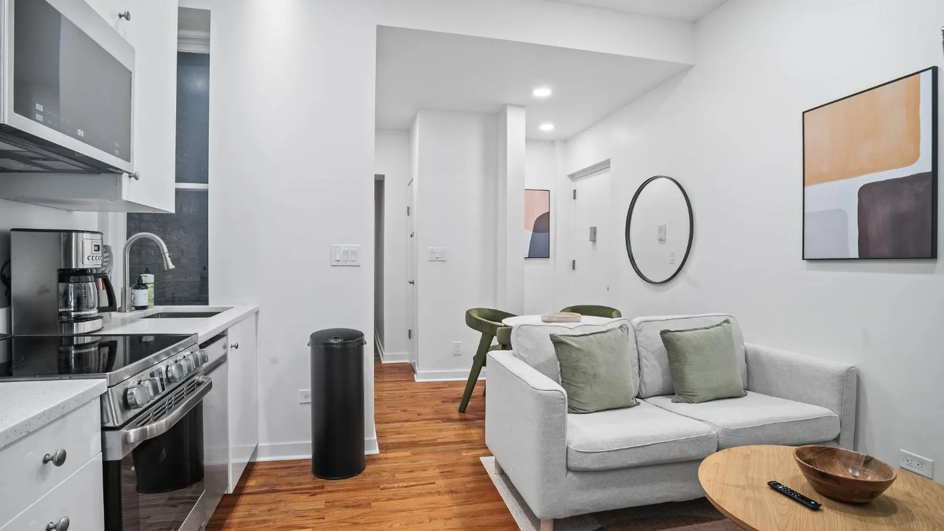 뉴욕 Minimalist Charm 2Br 1Bath 아파트 0*,  미국