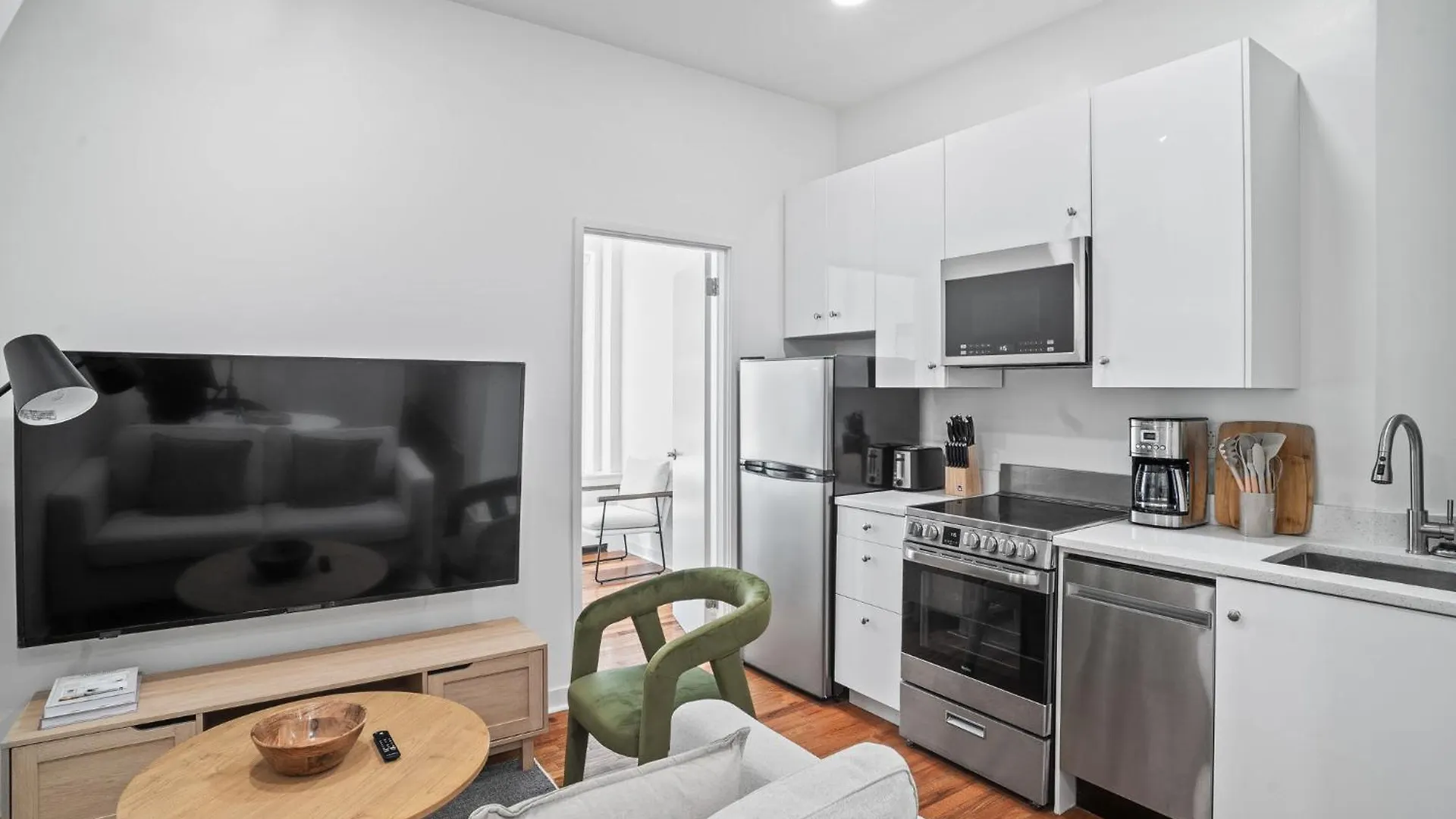 뉴욕 Minimalist Charm 2Br 1Bath 아파트